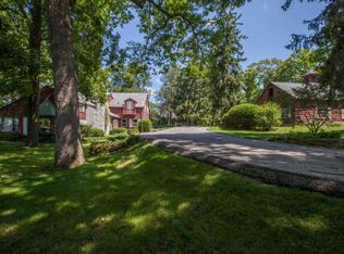 32046 W Treasure Island Dr, Hartland, WI 53029
