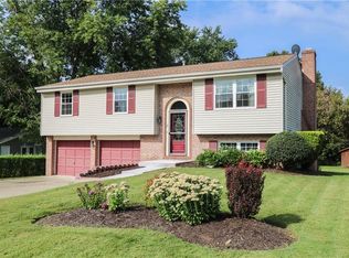 3 Zelie Dr, Zelienople, PA 16063
