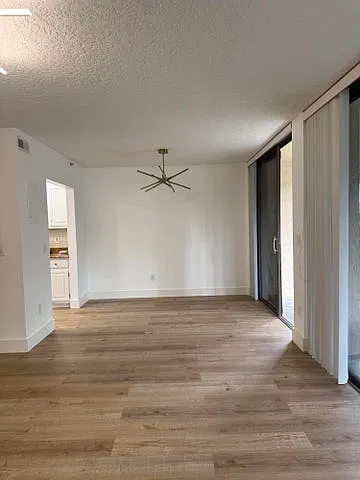 859 Jeffery St — Photo 2
