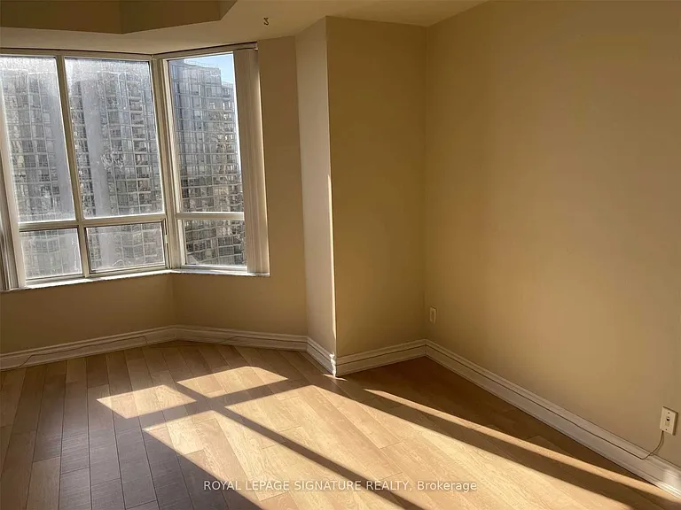 25 Kingsbridge Garden Cir #2811 — Photo 14