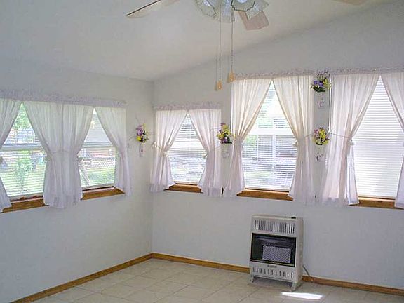 5th image of 1009 W Linden St