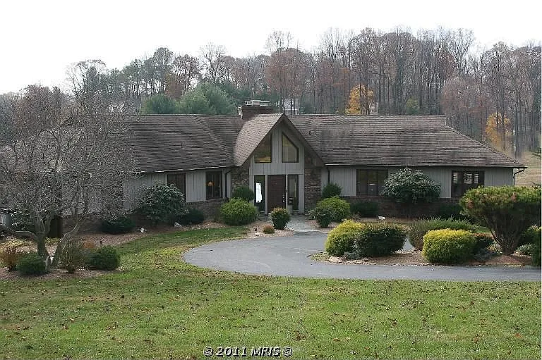 1408 Waterford Dr photo 1