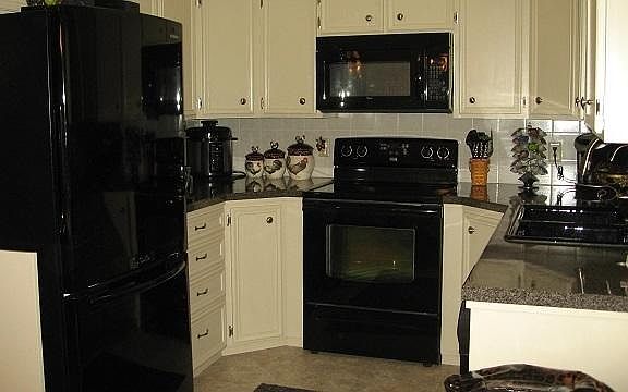 4th image of 2820 Westminster Dr