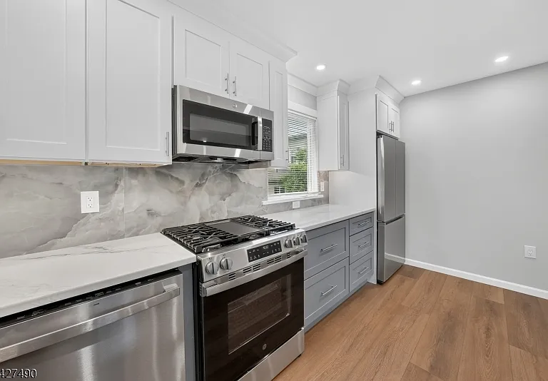 210 Walnut St #R — Photo 6