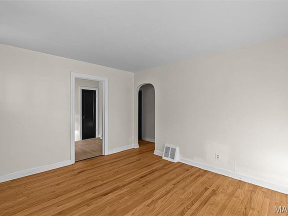 4th image of 10045 Dorothy Ave