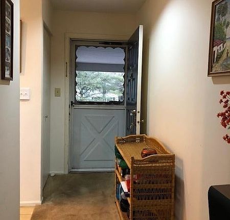 2nd image of 31 Norwich Pl #32