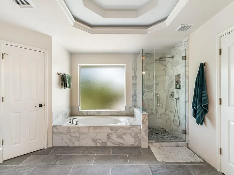 1107 Hollybrook Cv — Photo 17
