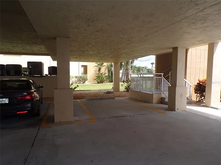 101 N Marion Ct #114 — Photo 33