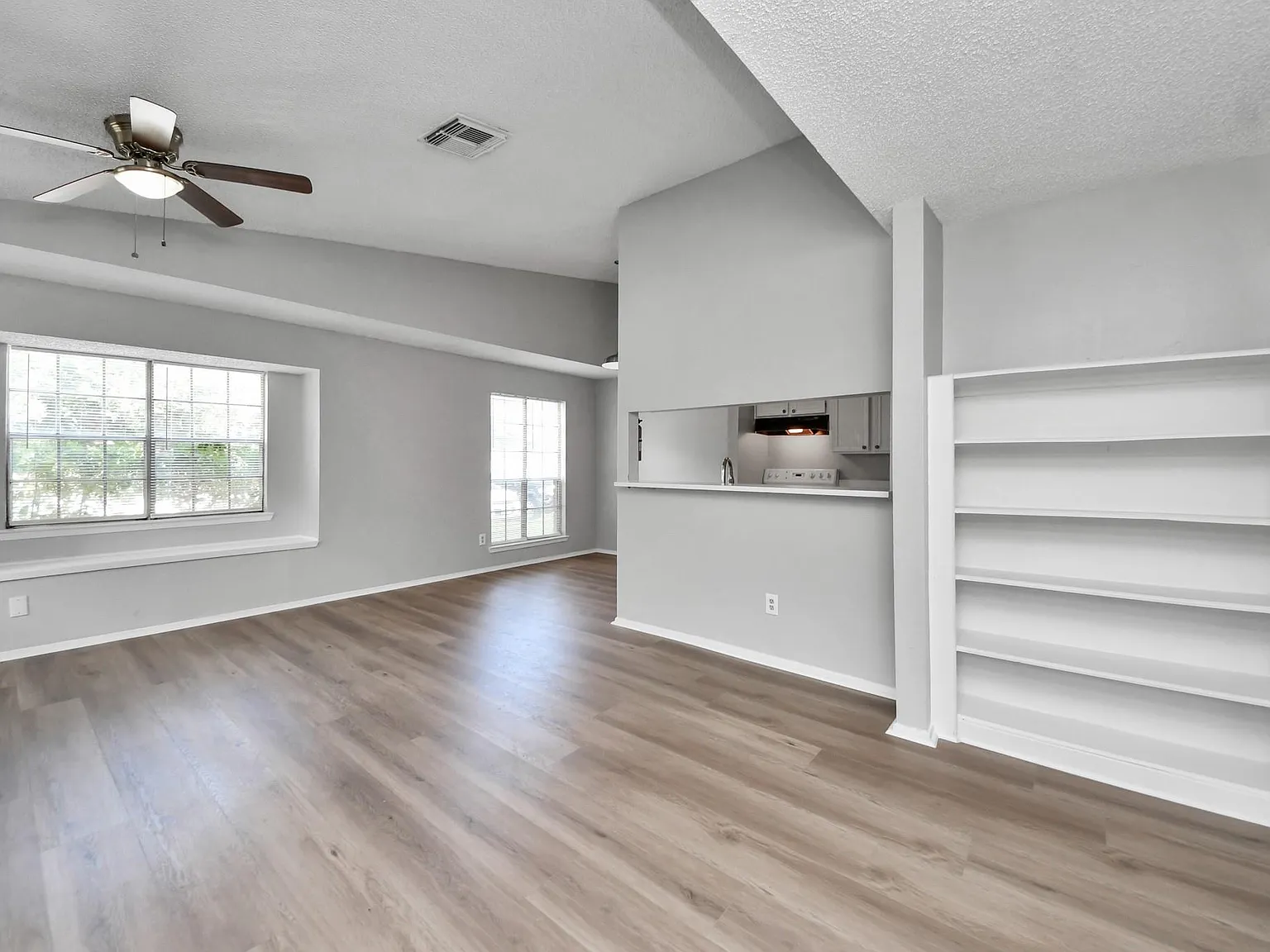 2 bed, 2.0 bath, 1009 sqft, $1,300 — Photo 4