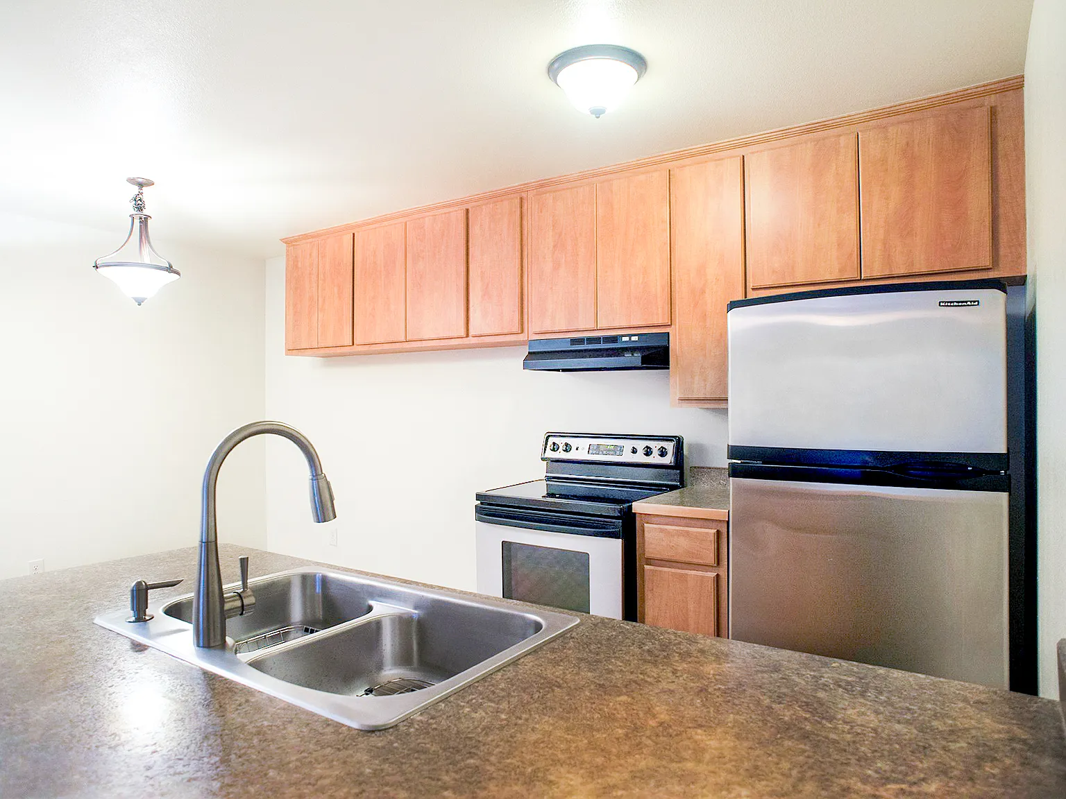 2 bed, 848 sqft, $1,600 — Photo 3