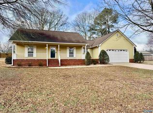 191 Meadowood Ln, Albertville, AL 35950