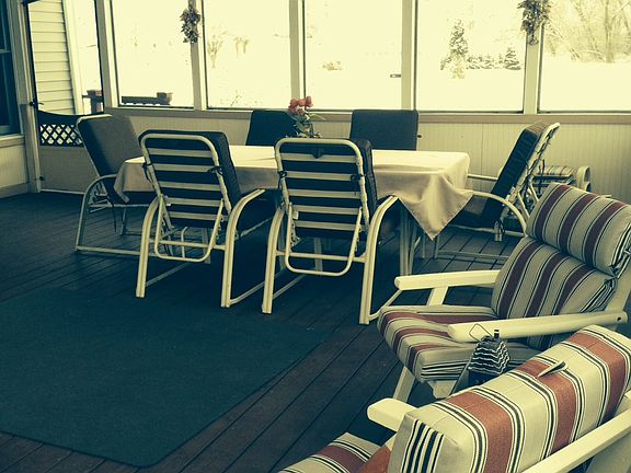 Screen Porch- Table View
