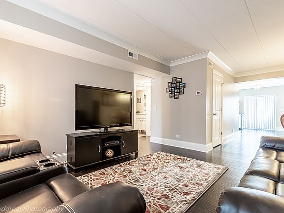 5th image of 5401 N Milwaukee Ave #2B