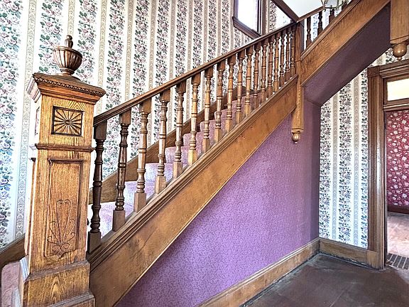 5th image of 216 S State St