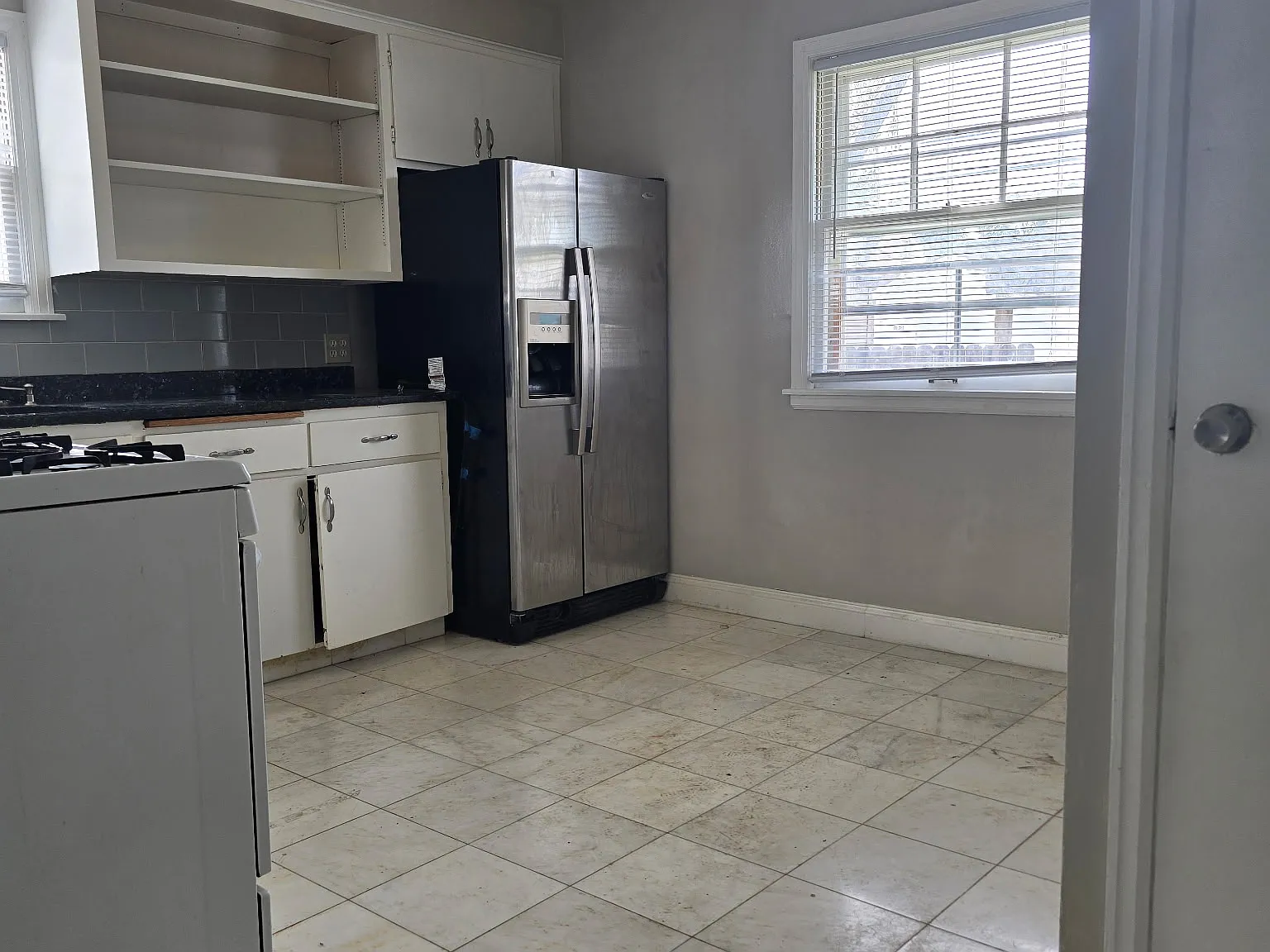 2 bed, 1000 sqft, $1,365 — Photo 2