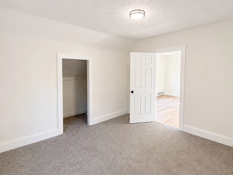 2002 Valentine Ave #2 — Photo 25