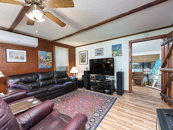 4th image of 2964 Fern Ave