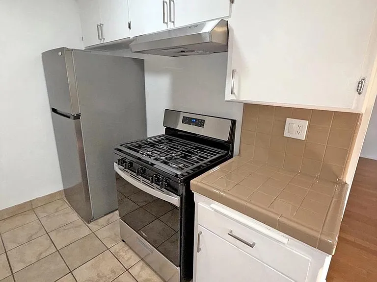 1852 N Wilton Pl #3 — Photo 8