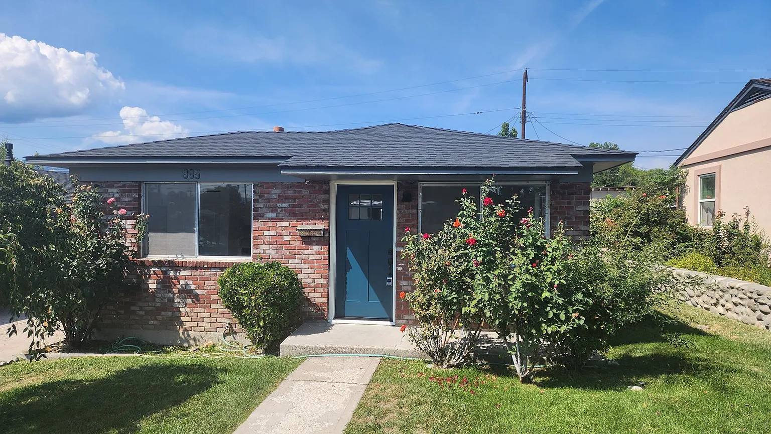 885 Bates Ave photo 1
