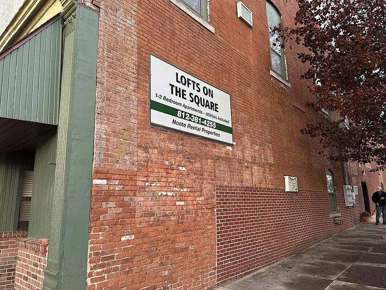 110 N Spring St — Photo 3