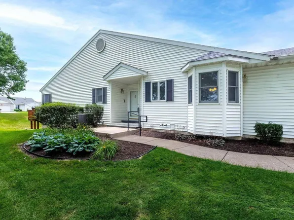 1106 Iowa Dr, Le Claire, IA 52753