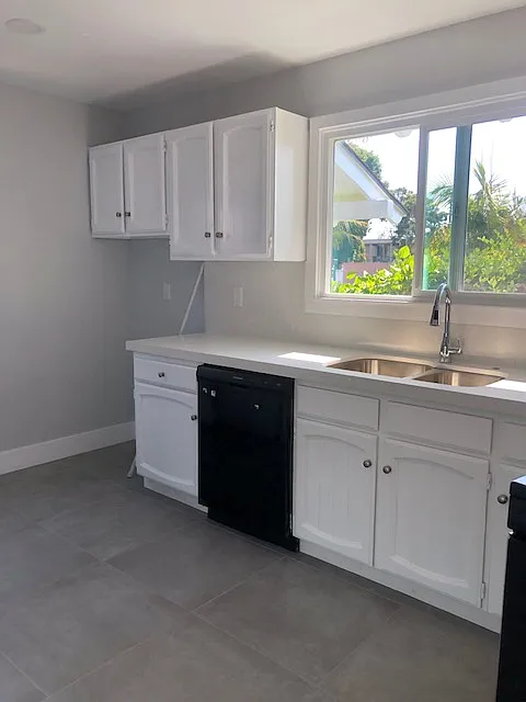 4 bed, 1270 sqft, $4,100 — Photo 2