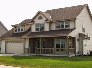 9707 S Mustang Pl, Oak Creek, WI 53154