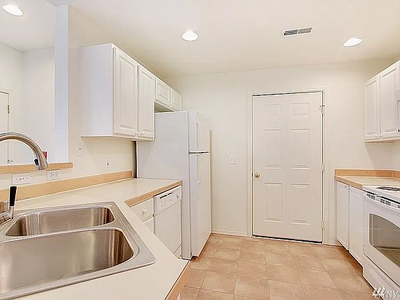 4th image of 23742 SE Summerhill Ln