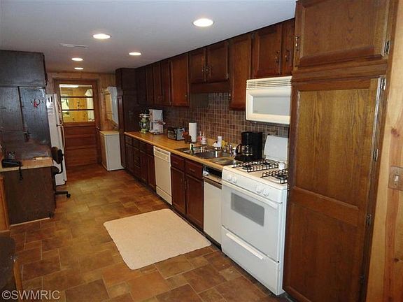 3rd image of 4111 N Stephanie Dr