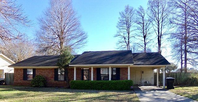 1st image of 211 Lilac Ln