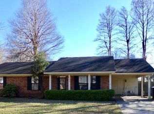 211 Lilac Ln, Greenville, MS 38701