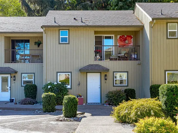3350 Island Hwy W #8, Qualicum Beach, BC V9K 2S2