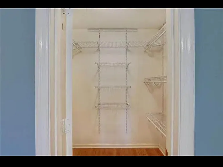 2429 Riviera Dr — Photo 7