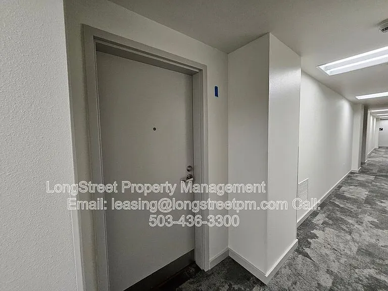 910 SE 42nd Ave #210 — Photo 2