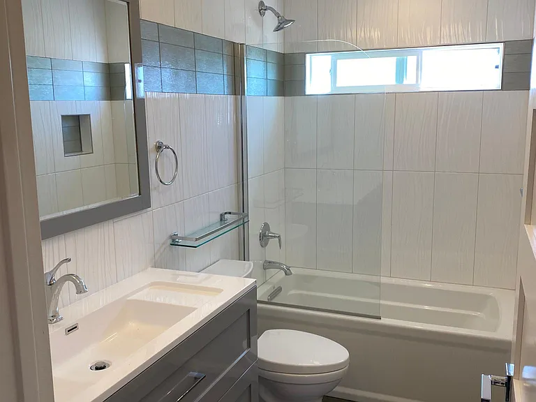 4212 Clairemont Dr — Photo 10