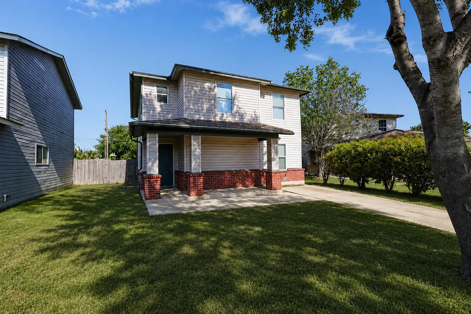 3 bed, 1.5 bath, 1880 sqft, $1,500 — Photo 1