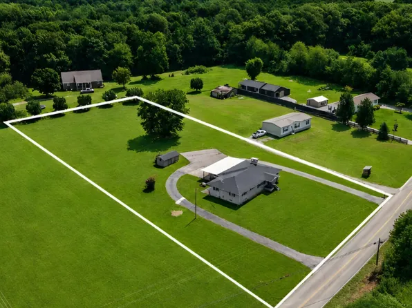 8997 Holmes Creek Rd, Smithville, TN 37166
