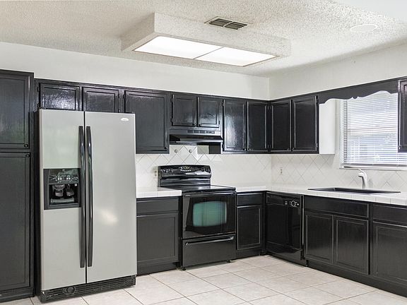 3rd image of 572 Loring Village Ct