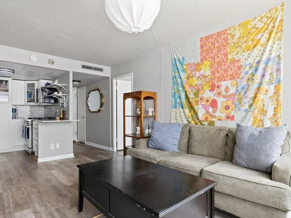 1800 Lavaca St APT 207, Austin, TX 78701