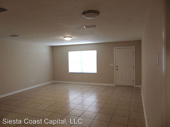 3rd image of 709 NE 26th St