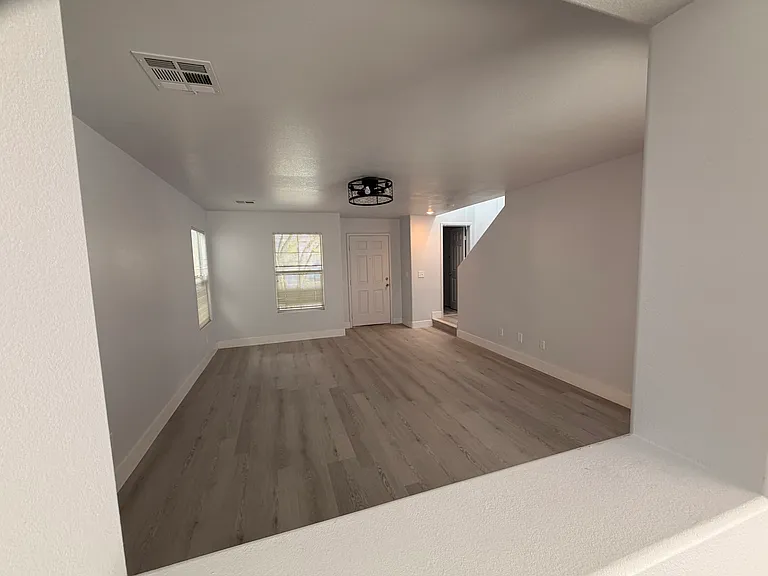 92 Peachtree Hill Ave — Photo 4