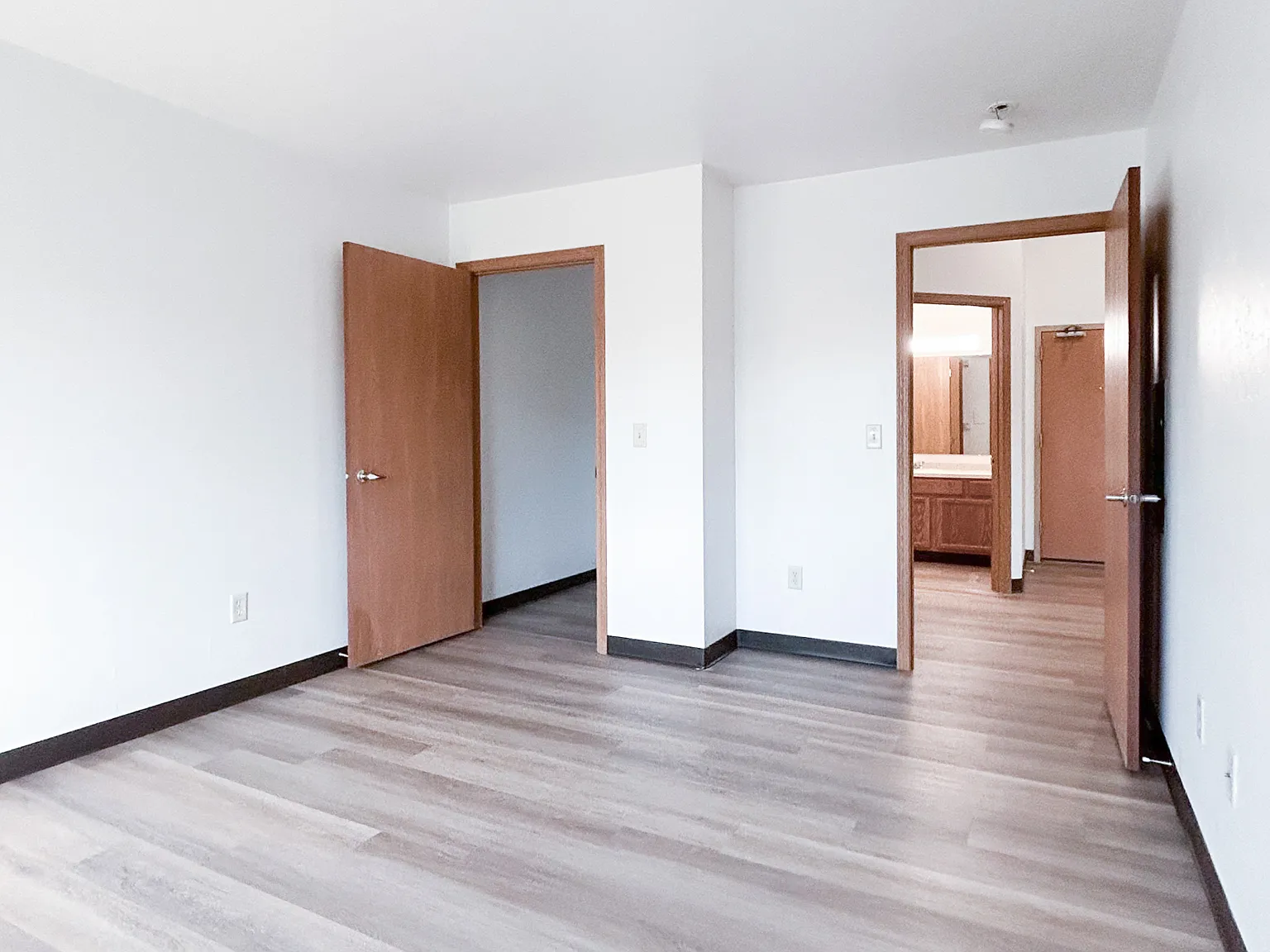 College Avenue Apartments — Photo 4