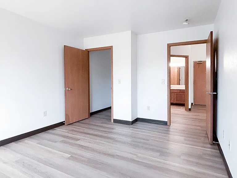 College Avenue Apartments — Photo 4