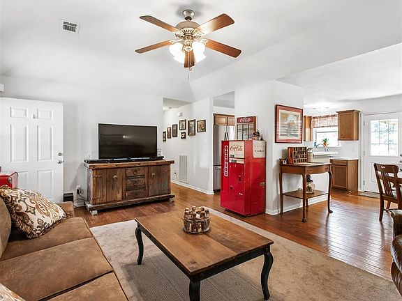 5th image of 24915 Woodway Ct