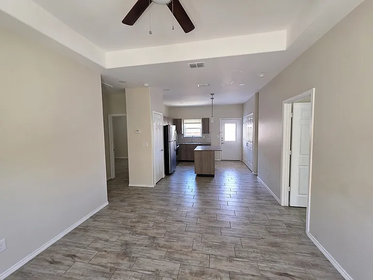 5005 N Hiawatha Dr #1 — Photo 2