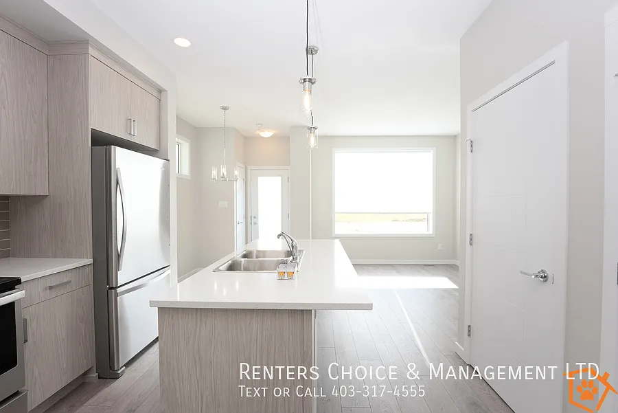 Newer, Pet Friendly Townhouse with Extra Storage — Photo 4
