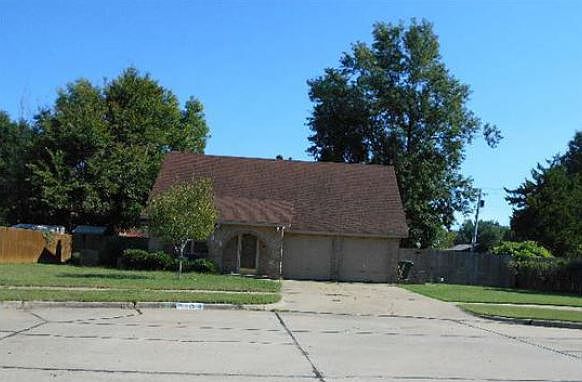 1st image of 1510 Essex Ct