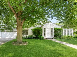 2646 Greenleaf Ave, Wilmette, IL 60091