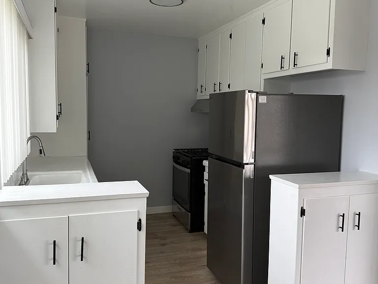 640 Hill St — Photo 10
