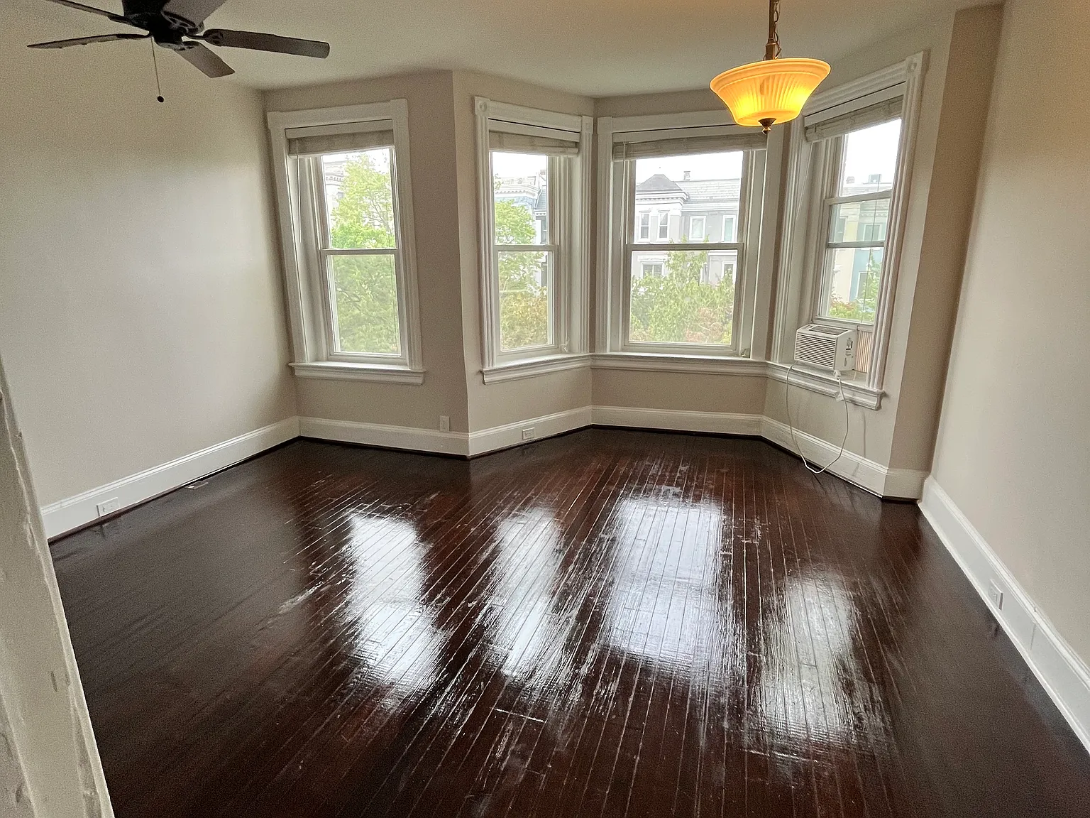 4 bed, 2.5 bath, 2500 sqft, $5,850 — Photo 3